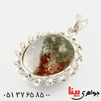 گردنبند در منظره ای با طرح جنگل گرمسیری