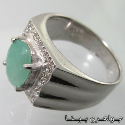 انگشتر زمرد چهار چنگ دور نگین