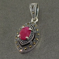 گردنبند یاقوت سرخ و حدید مارکازیت درجه یک زنانه