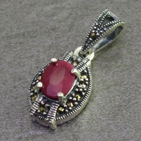 گردنبند یاقوت سرخ و حدید مارکازیت درجه یک زنانه