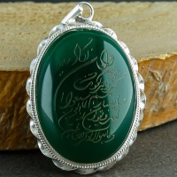 گردنبند عقیق سبز با حکاکی وان یکاد