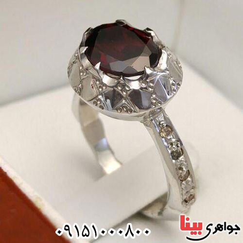 انگشتر یاقوت گارنت خوشرنگ و دور برلیان زنانه _کد:23978