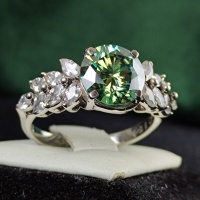 انگشتر الماس موزونایت سبز نقره زنانه _کد:35006