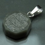 گردنبند یشم با تراش خاص و حکاکی سوره وان یکاد