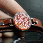 دستبند عقیق قرمز دورنگ با قاب نقره دست ساز و حکاکی ام البنین