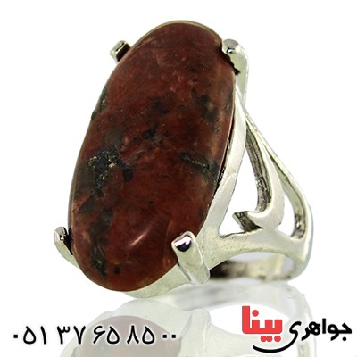 نگین انگشتر عقیق خزه ای قرمز خوشرنگ و درشت بیضی