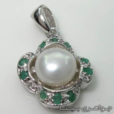 گردنبند چند جواهر طرح گل مروارید و زمرد
